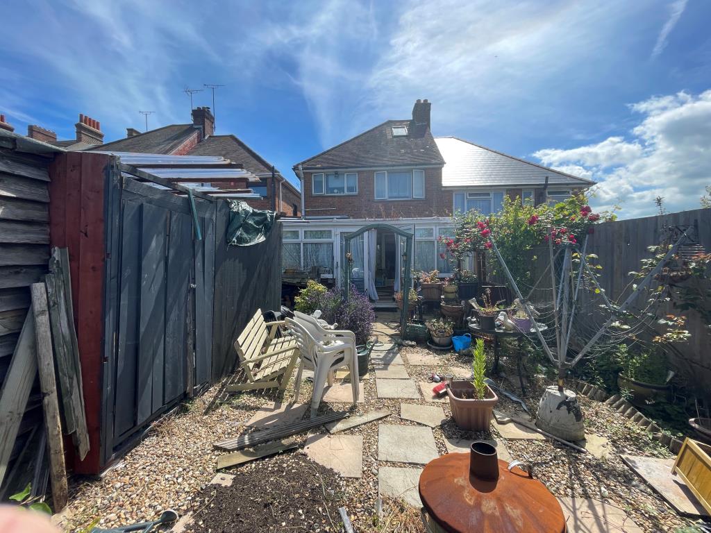 Lot: 144 - THREE-BEDROOM HOUSE FOR IMPROVEMENT - Garden to Rear